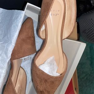 Womens slips on sandals-falts size 8.5